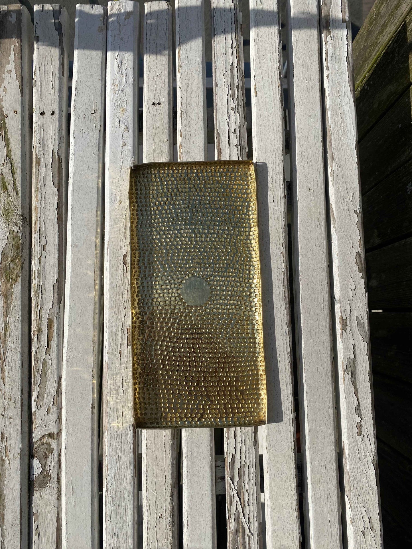 Håndlavet messing bakke designet med inspiration fra Marokko med unikke detaljer perfekt til et hjem fyldt med luksus - Maro Living
